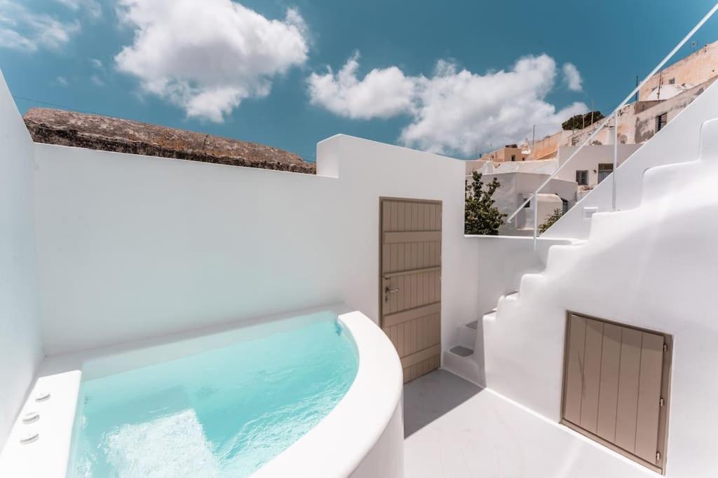 Дом отдыха Akri Santorini With Heated Jacuzzi *